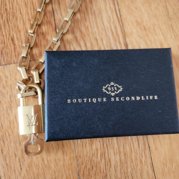 Authentic Louis Vuitton lock pendant - Picture 3 of 10